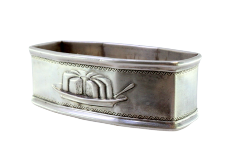 Argola de guardanapo em prata com sobremesa em relevo